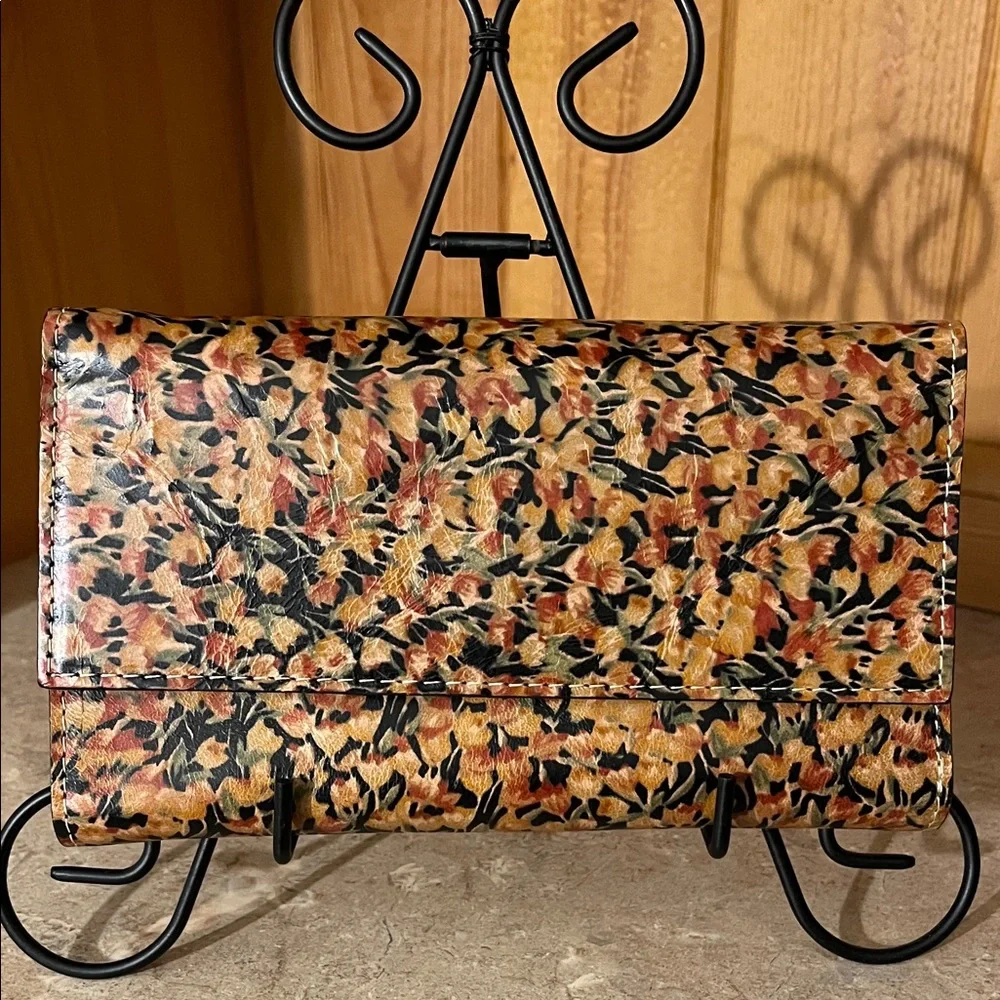 NWOT Patricia Nash wallet - Picture 1 of 5